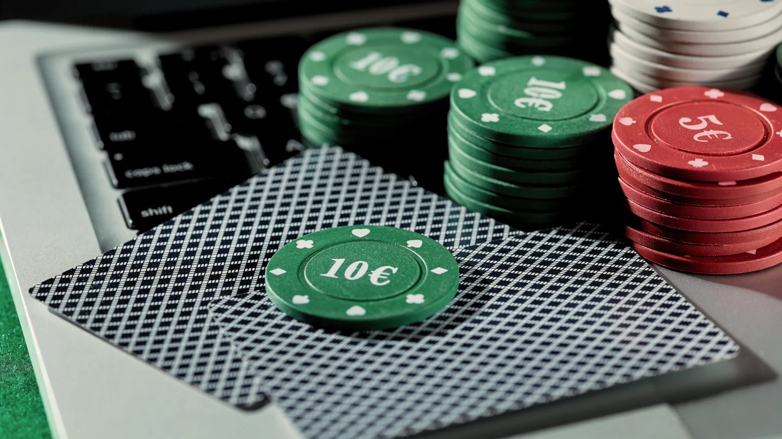 Mengatur Emosi Saat Bermain Poker Digital