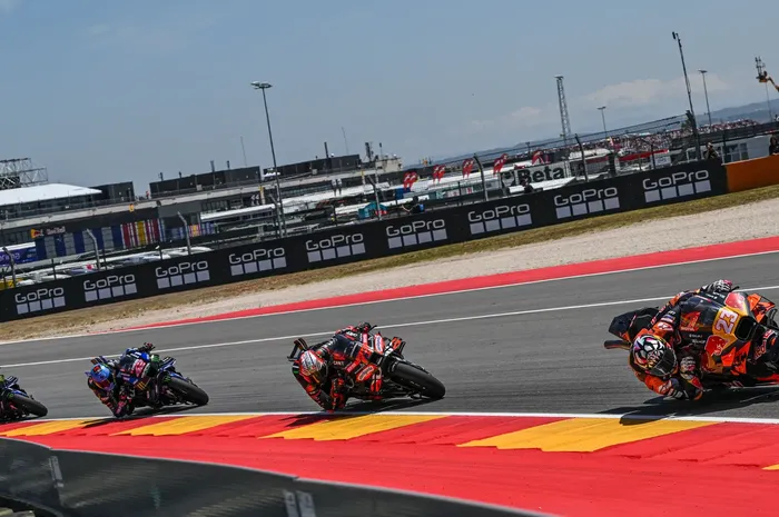 Aprilia Compang-camping dan MotoGP Tak Lagi seperti Zaman Rossi, Hobi ‘Comeback’ Warisan Guru VR46 Tak Bikin Bezzecchi Puas